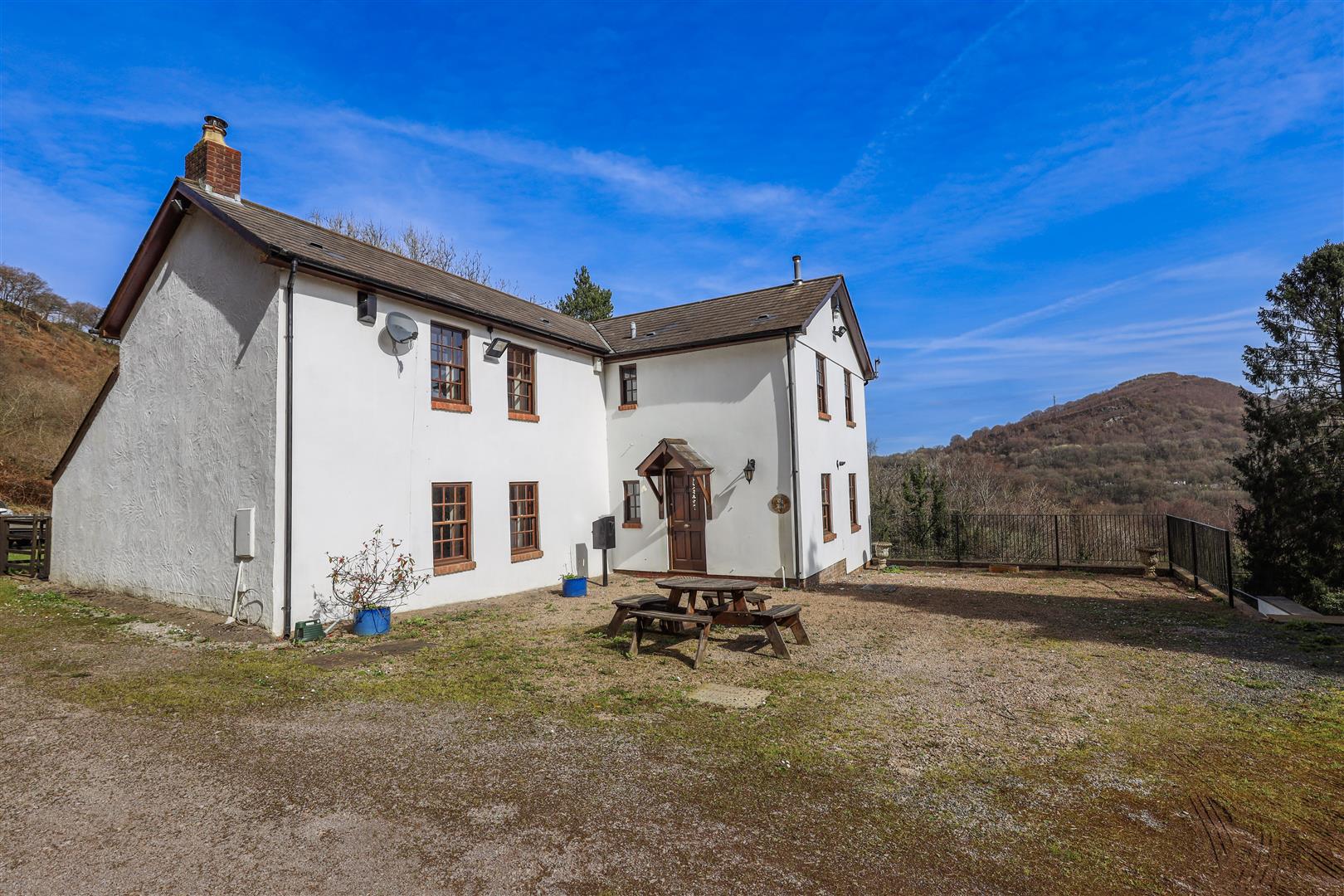 Ty Isaf, Main Road, Gwaelod-Y-Garth, Cardiff, CF15 9HJ